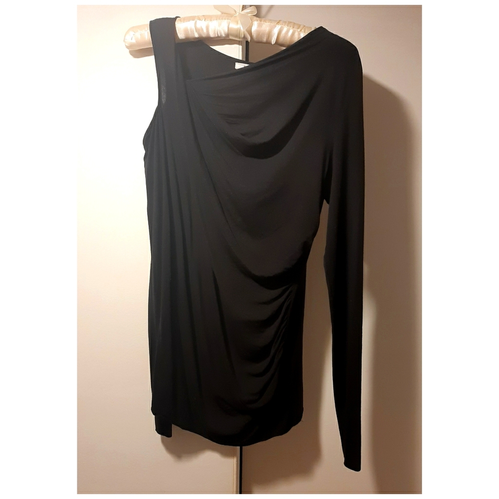 Black long sleeves top